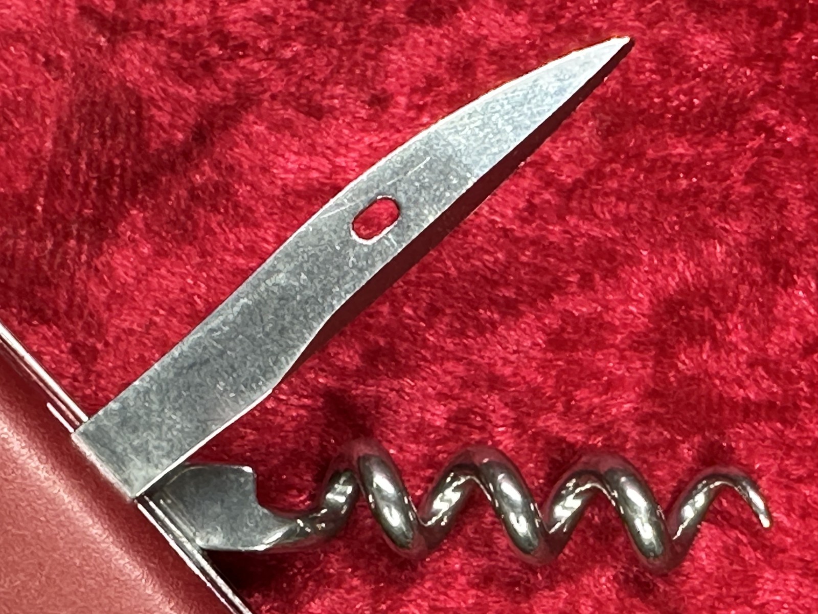 Victorinox Atlas Red Large Swiss Army Knife 111mm 11 Tool 4 Layer (671)