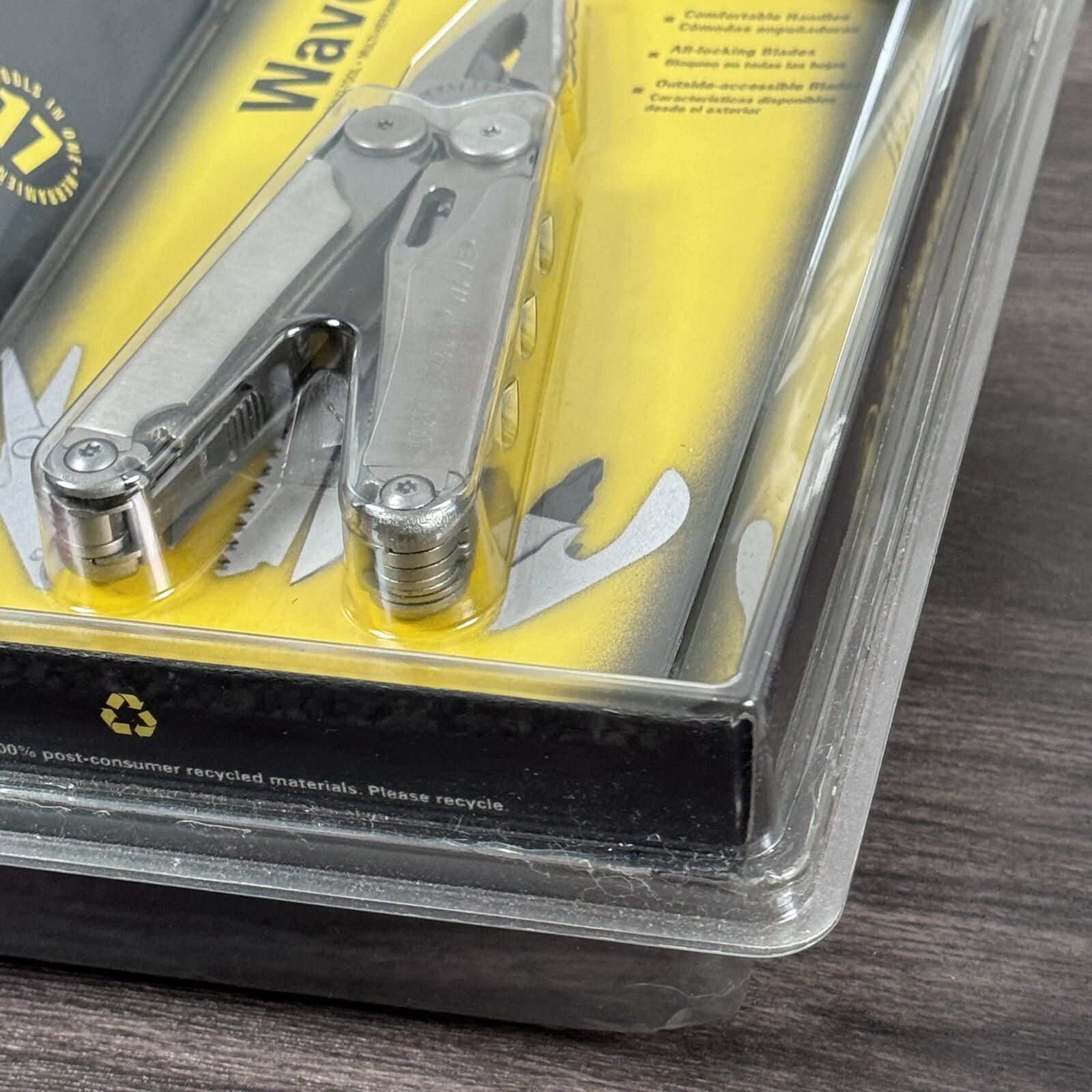 Leatherman New Wave/2nd generation Wave multitool with leather Sheath, sealed.