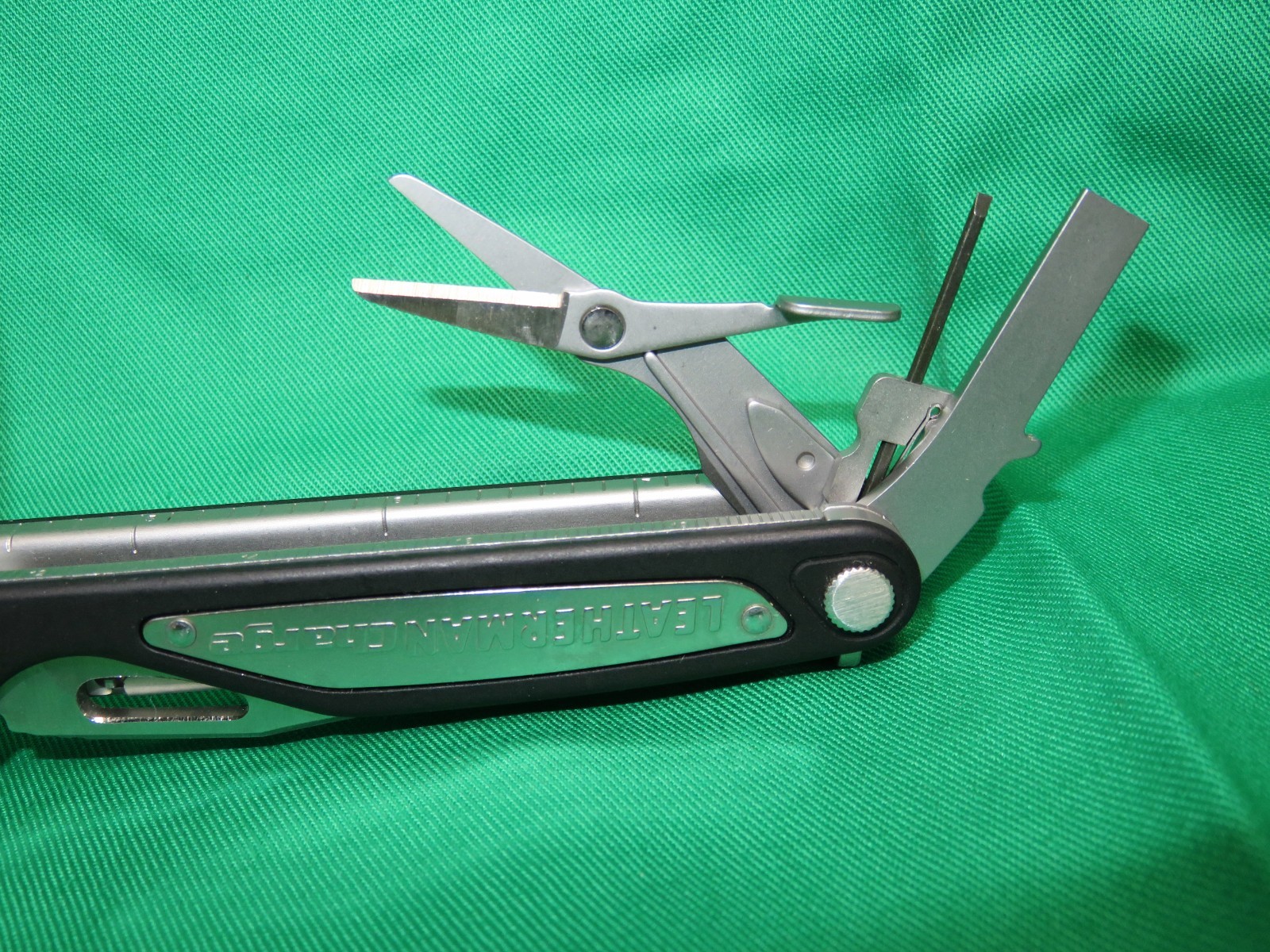Leatherman Charge AL Multi-Tool 830662 W/ Sheath & Bit Kit (a) – NEW