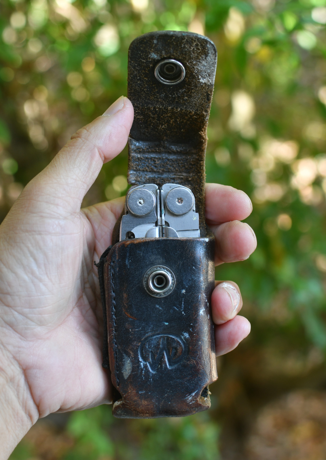 LeatherMan Wave Pocket Knife  Blades Rust