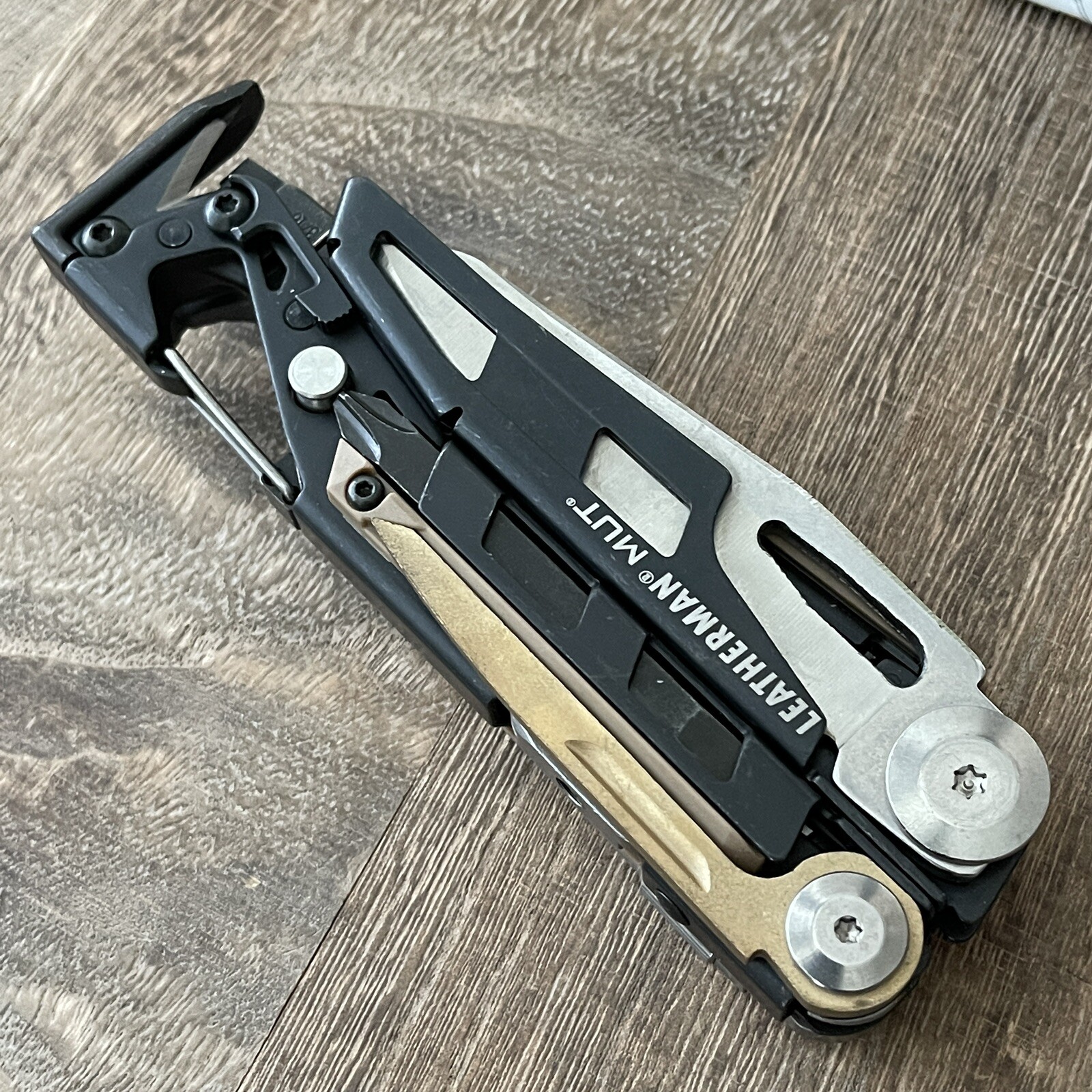 Leatherman MUT w/Titanium Clip multi tool, dark brown molle sheath. Rare 03/2013