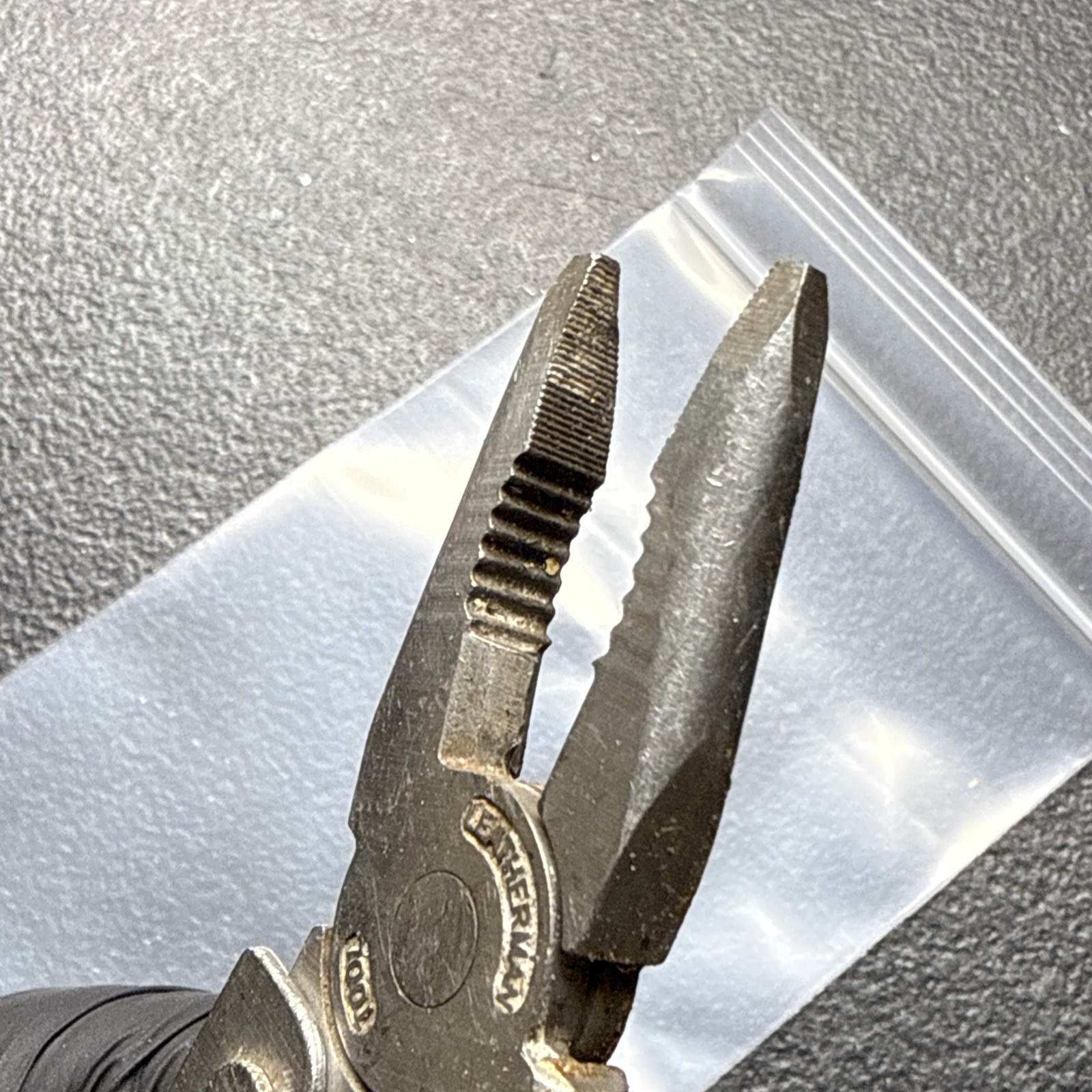 LEATHERMAN 200 SUPER TOOL SELLING FOR PARTS NOT WORKING
