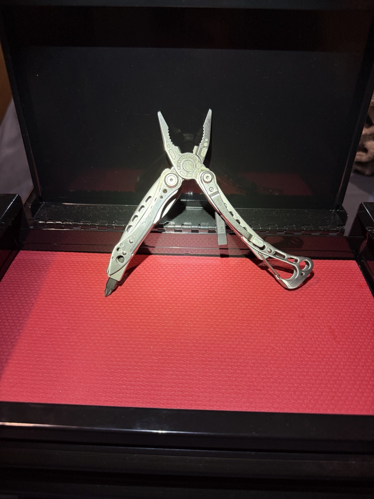 Leatherman Skeletool Multi-Tool Silver Stainless Steel 7 Tools Lightweight
