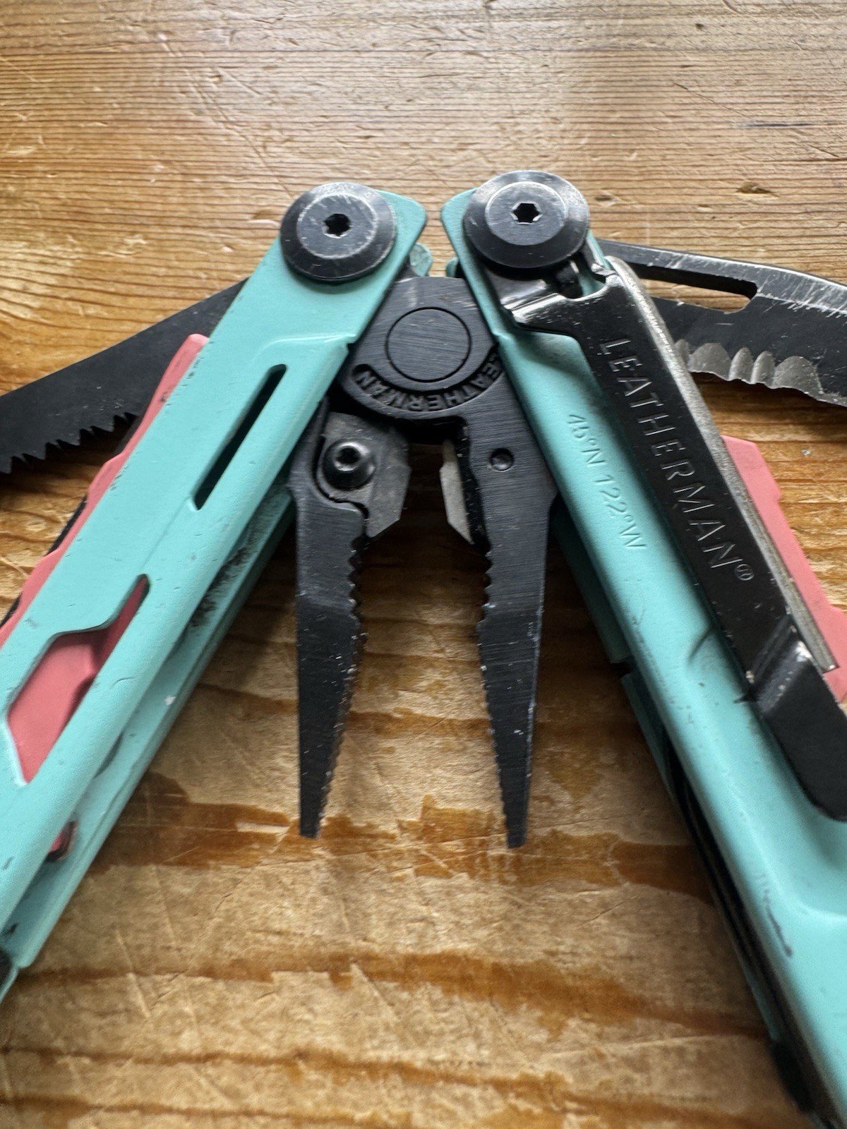 LEATHERMAN SIGNAL Coyote Aqua/Black USA Combo Blade 19 Tools – Used Ferro Rod