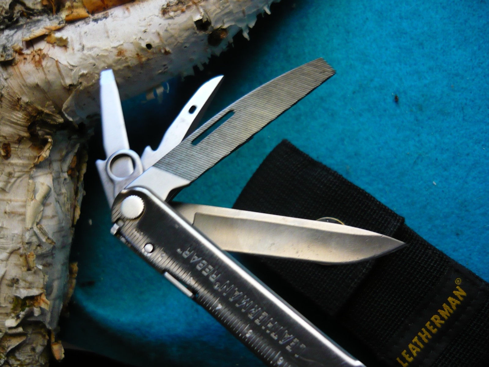 ***Leatherman Rebar Stainless Steel Multi Tool with Sheath***