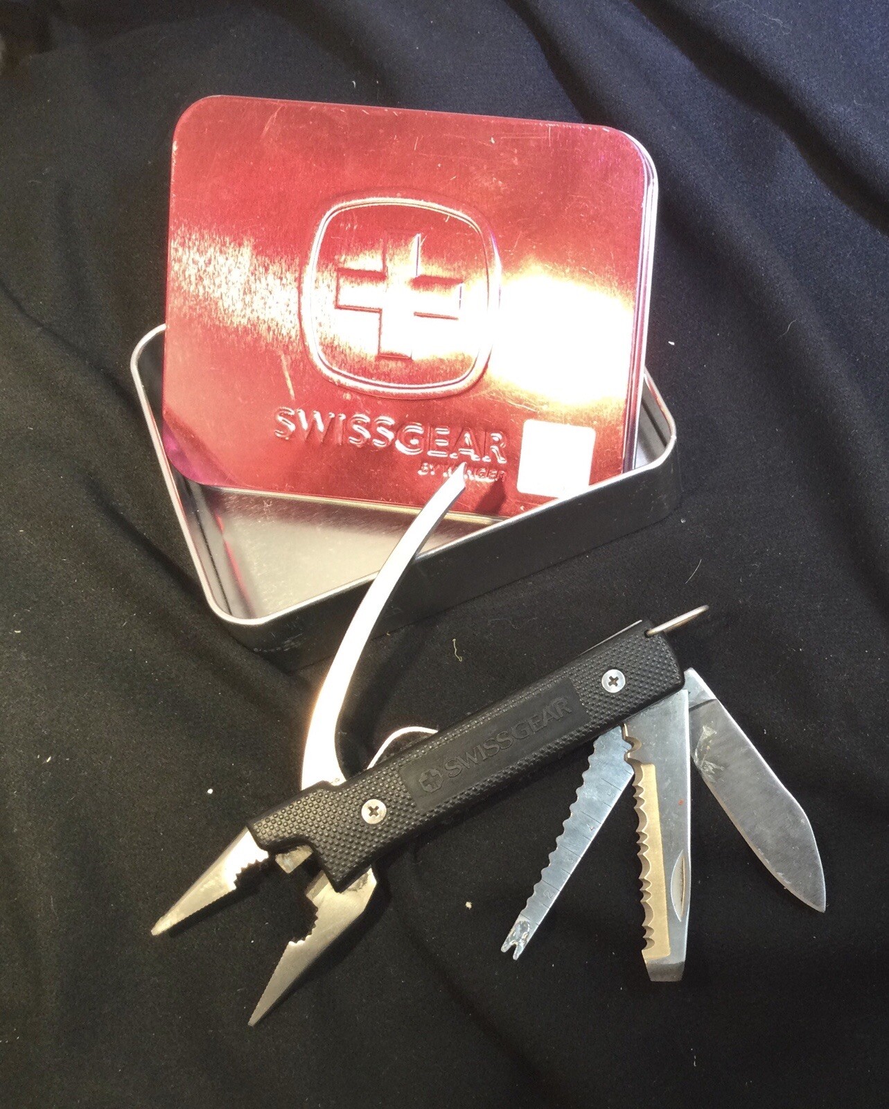 SWISSGEAR Collector Tin Plus Vintage Multi Tool Plier Knives Saw Screwdrivers