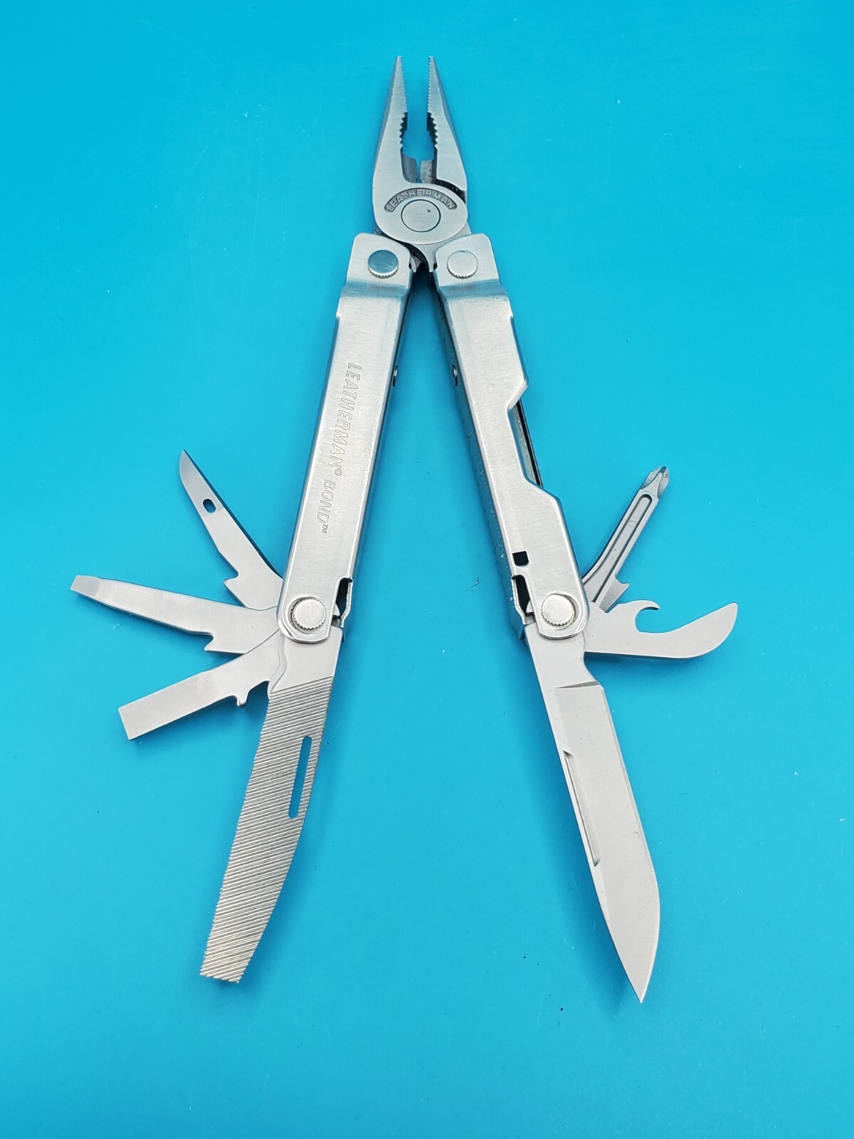 LEATHERMAN Bond Multitool, Stainless Steel Everyday Tool! *FIRMAN*