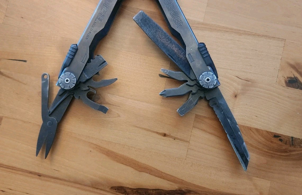 Gerber Diesel Multi-Plier Black Oxide Multi-Tool 11 Tool – Great (READ) – B30