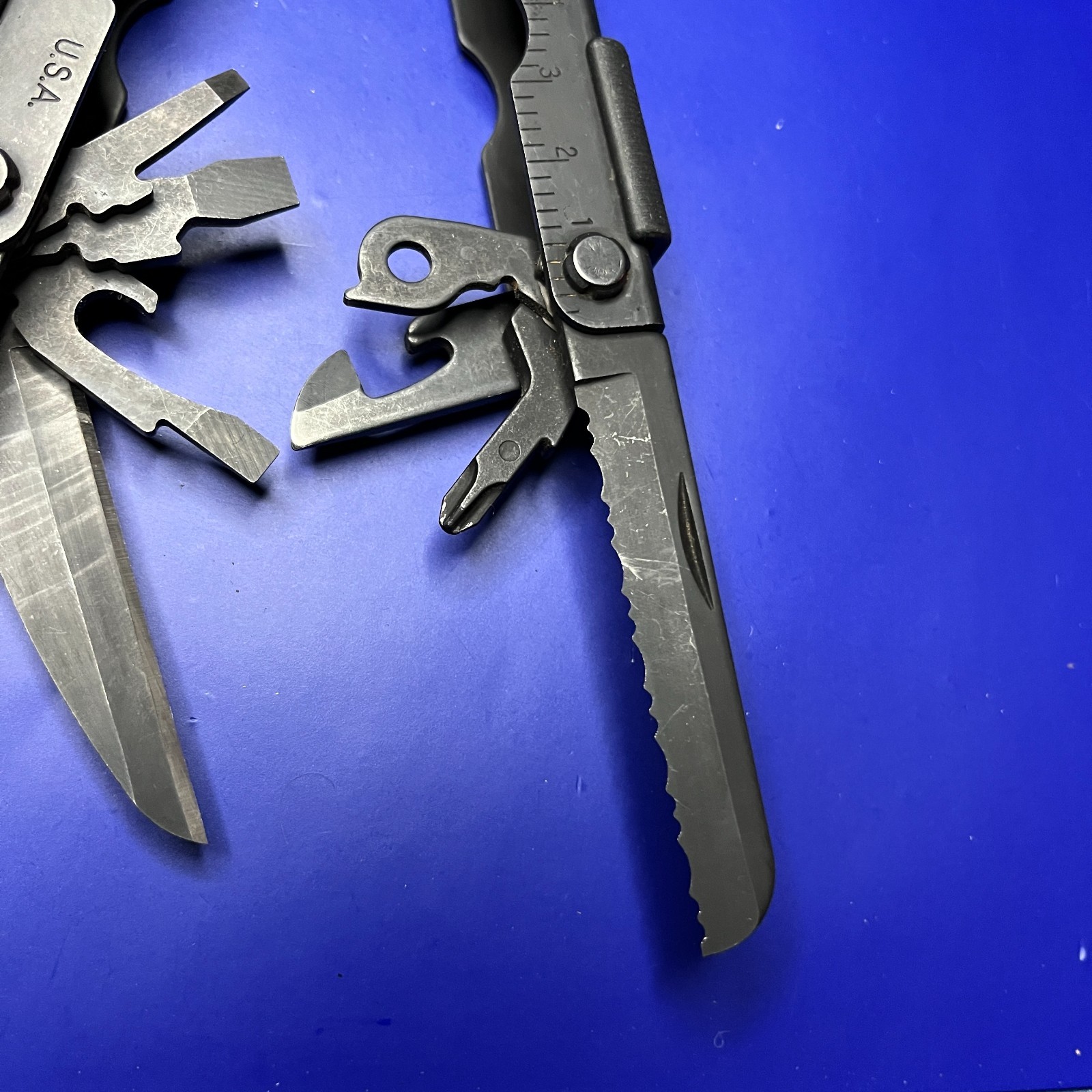 Gerber MP600 Black Oxide Multi-Tool Needle Nose Pliers Carbide Cutters