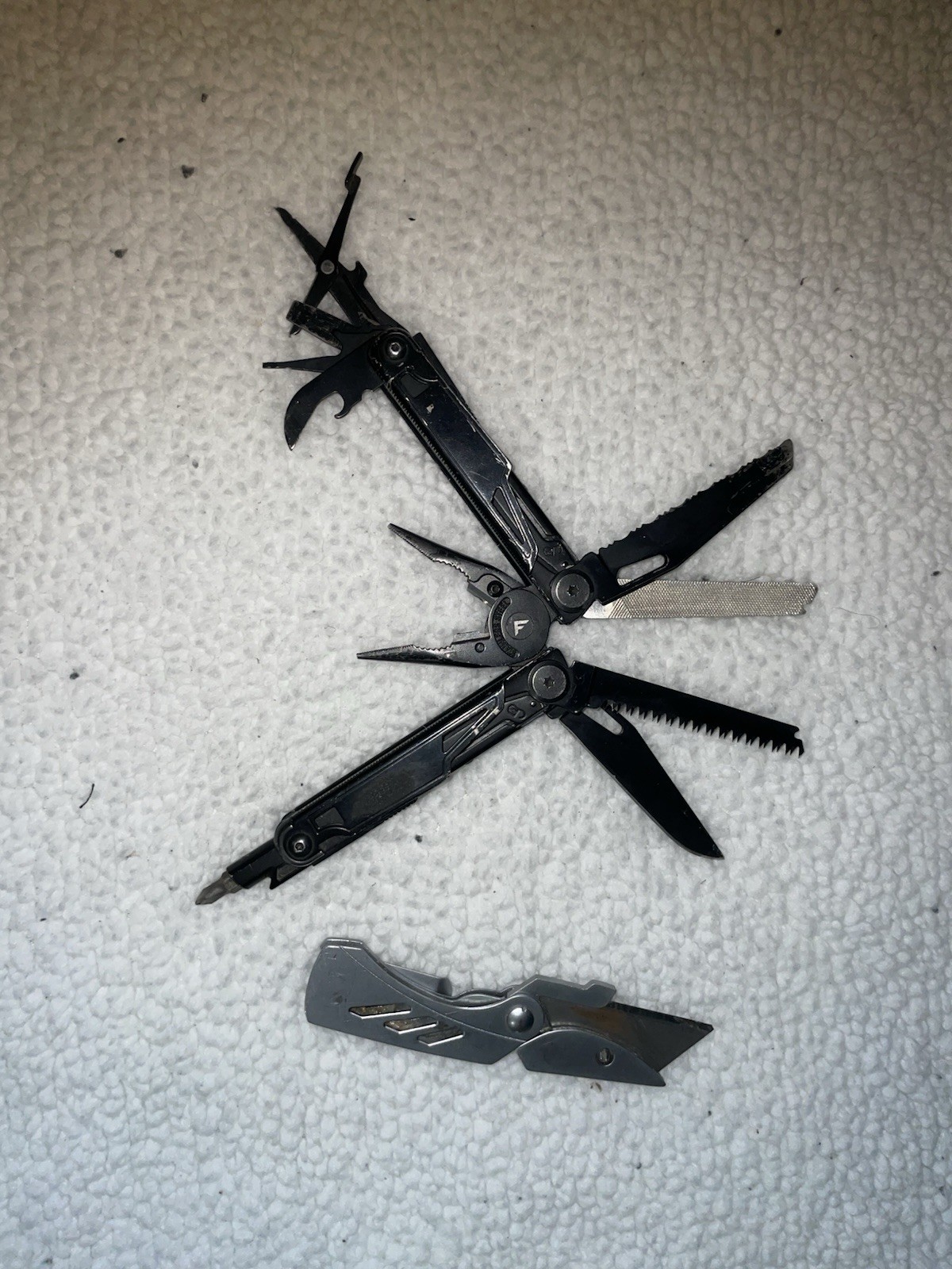 Flissa 18 In 1 Multitool And Gerber Utility Knife