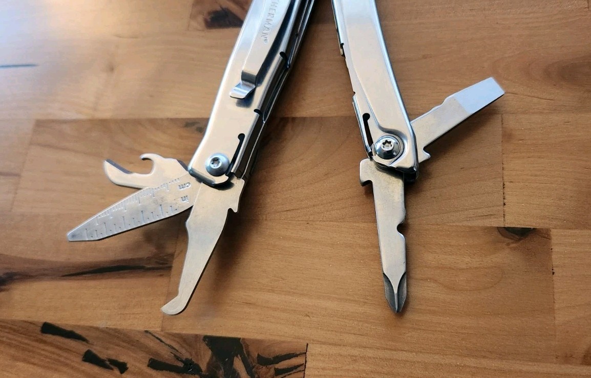 Leatherman Rev Multi Tool Knife Pliers Screwdrivers Blade – QTY 1