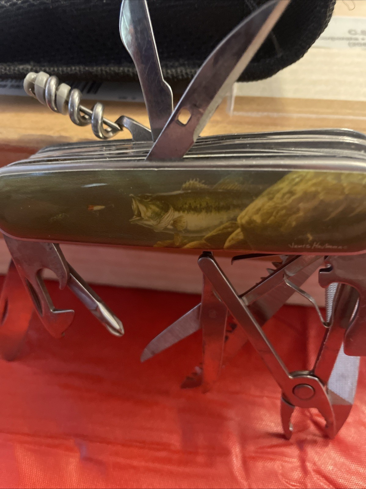 Fishermans Multi Tool Knife w/ 13 Blades and Fish Picture on Handle W/ Case