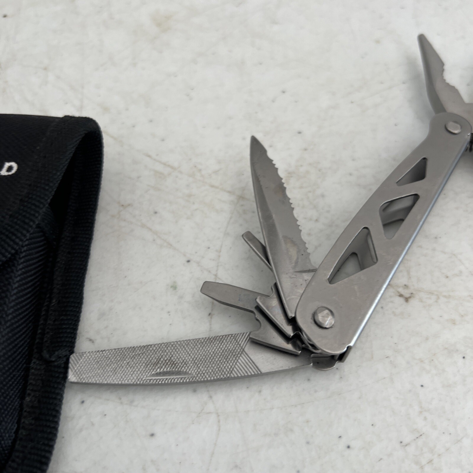 Sheffield 12-IN-1 MULTI TOOL – Pliers, Screwdriver, Knife & More