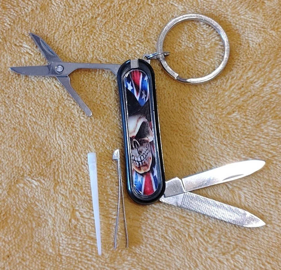 Mini Multi-Tool Keychain Pocket Knife – Skull Art w/ Stars & Stripes – 7 Tools