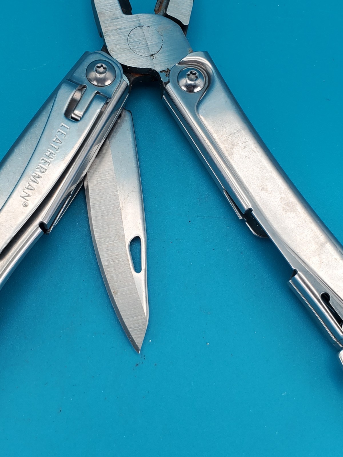 Leatherman Rev 3.8″ Multi-Tool, Stainless! *SOME RUST ON ITEM*