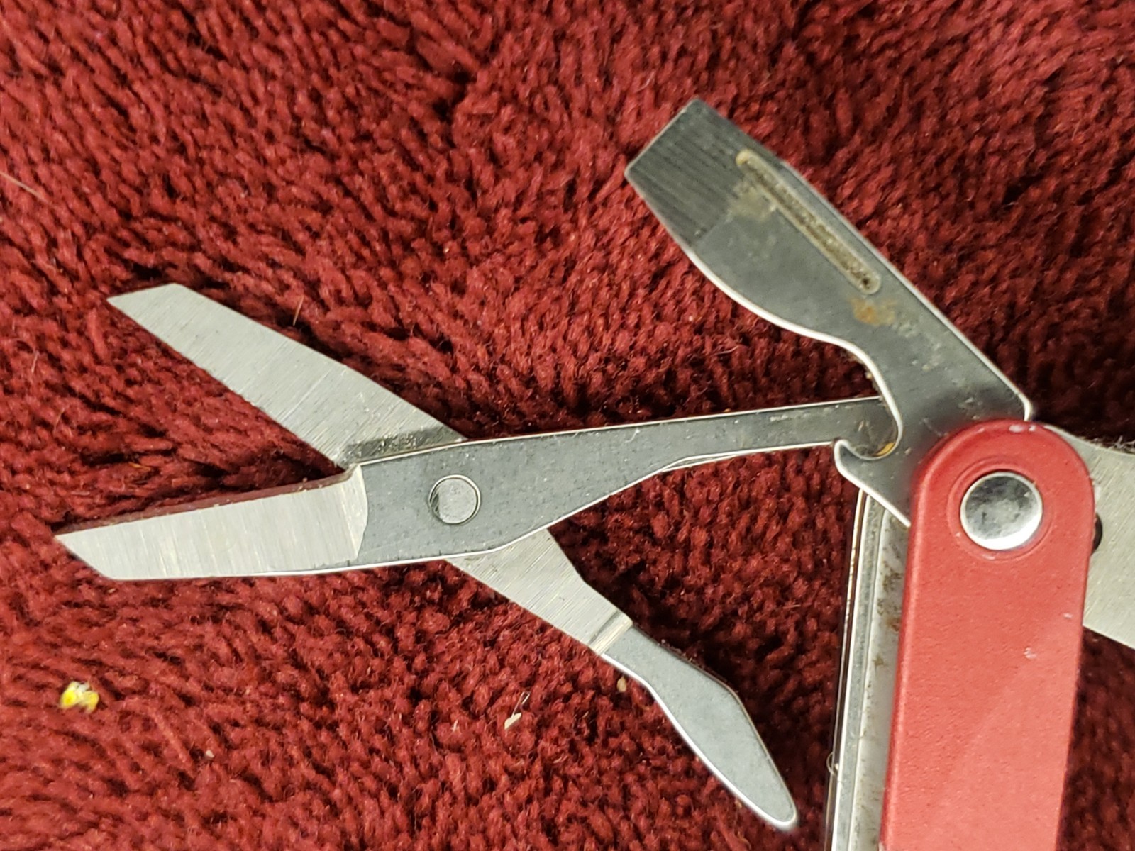 🔴 Leatherman Squirt PS4 Multi-Tool Red