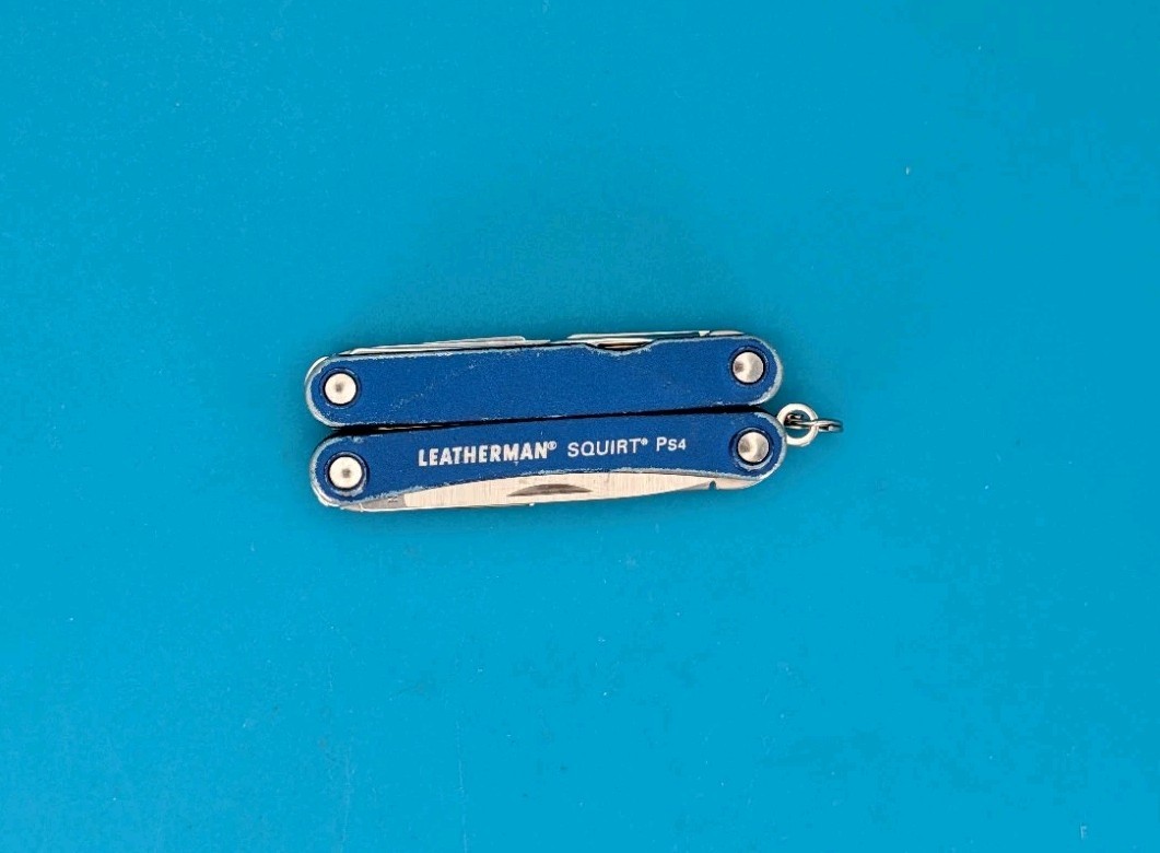 Leatherman SQUIRT PS4 Multi-Tool With Pliers Scissors Knife BLUE!