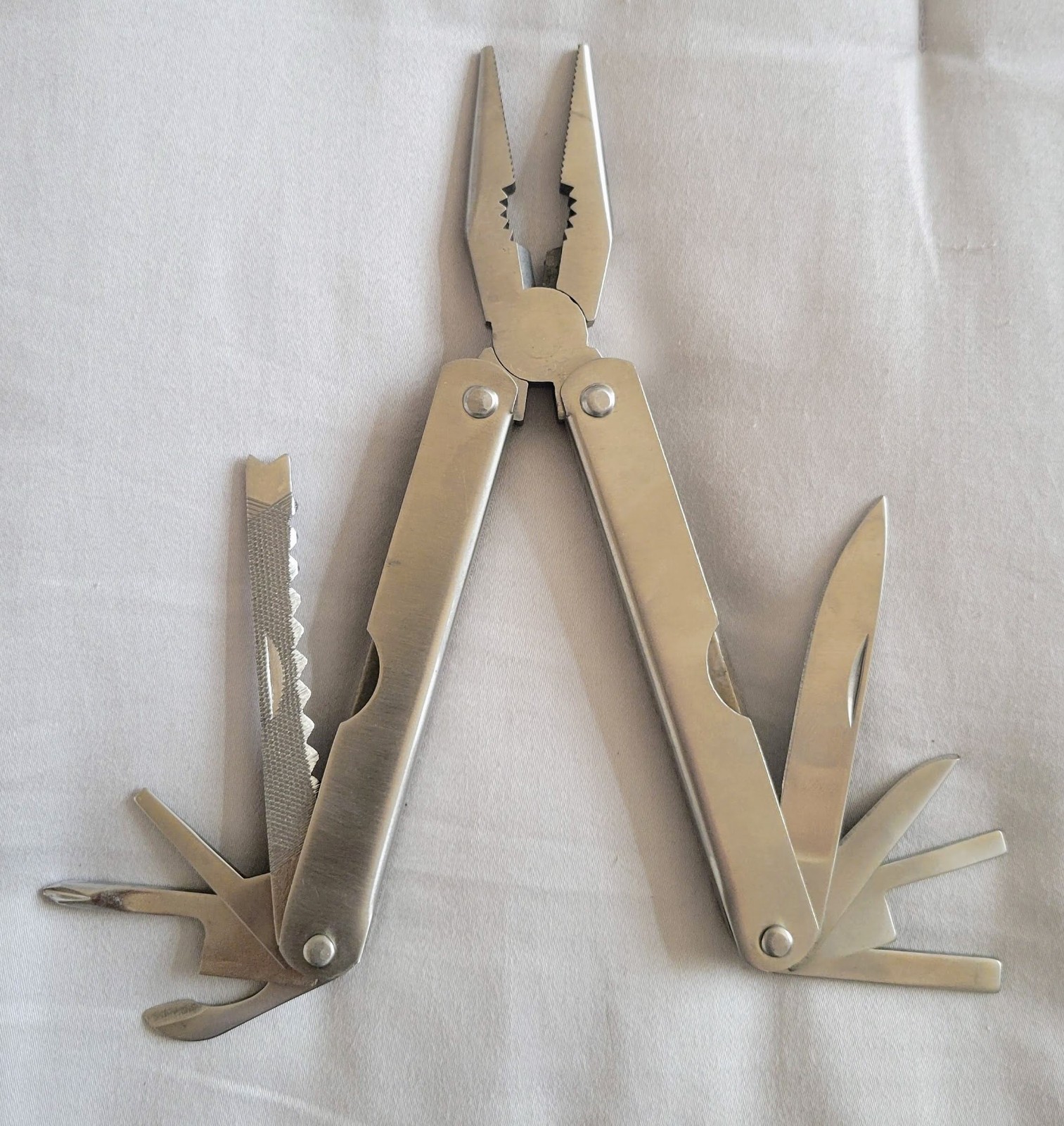 Alltrade Stainless Steel Multi Function Tool Pliers Screwdriver with Belt Case