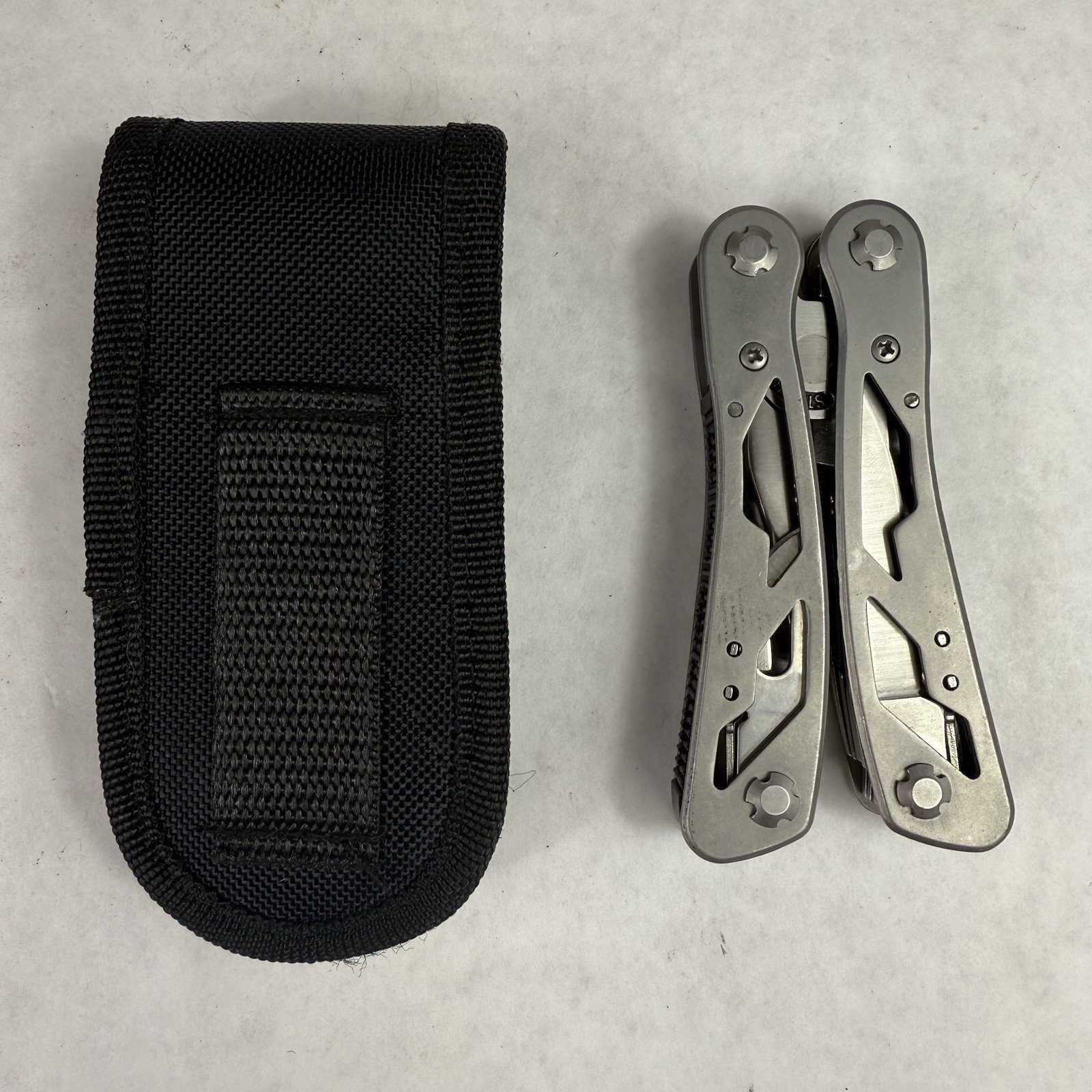 Stanley Multitool 2CR 12-in-1 Grey Stainless Steel Knife Plier Drivers W/ Case