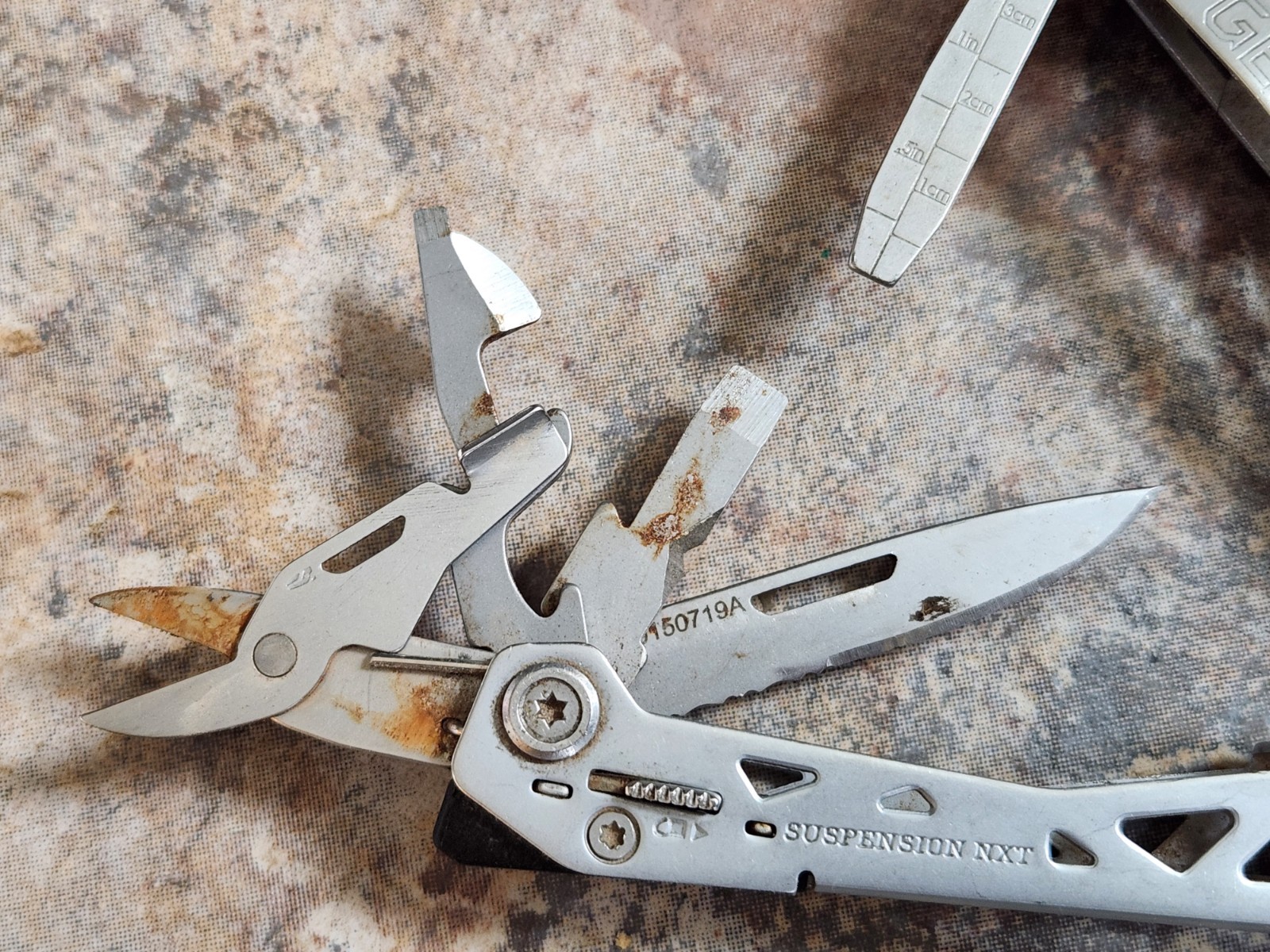 Gerber Suspension NXT 15-in-1 Pocket Multi-Tool Knife Pliers Screwdriver Cutters