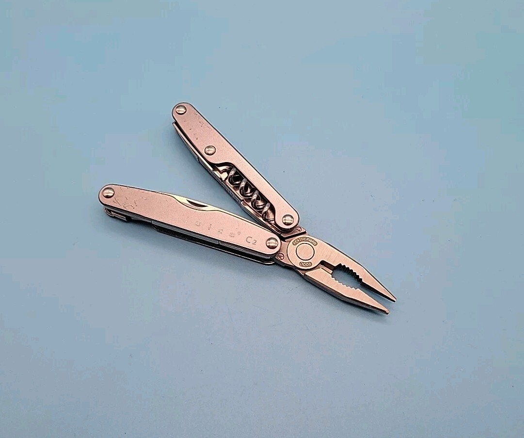 Leatherman Juice C2 Multitool – Dated 0909 – Gray – Knife, Pliers *Retired*