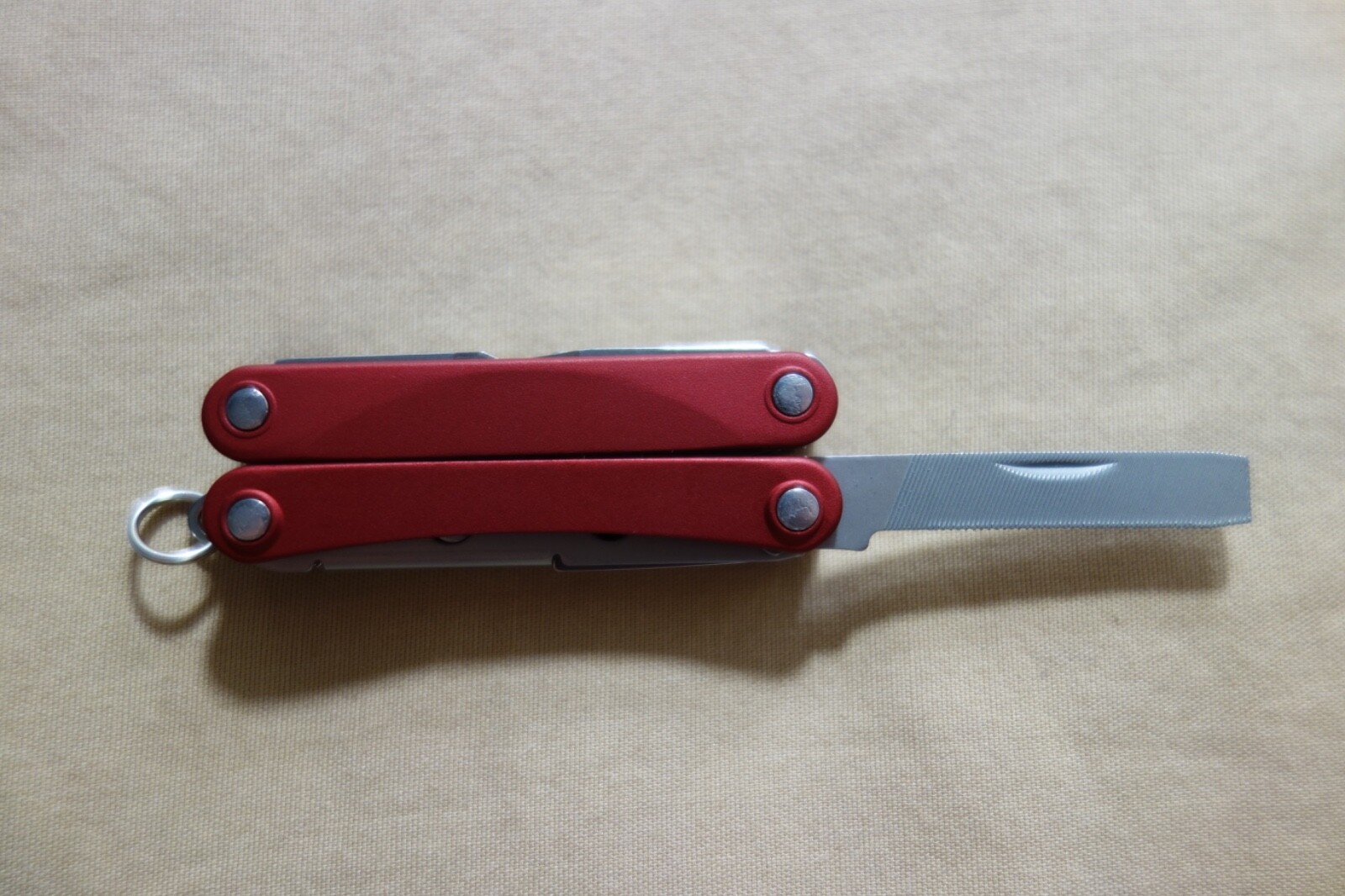 Leatherman Squirt ES4 Red 9-Tool Multi-Tool 831198 ( Discontinued & Retired )