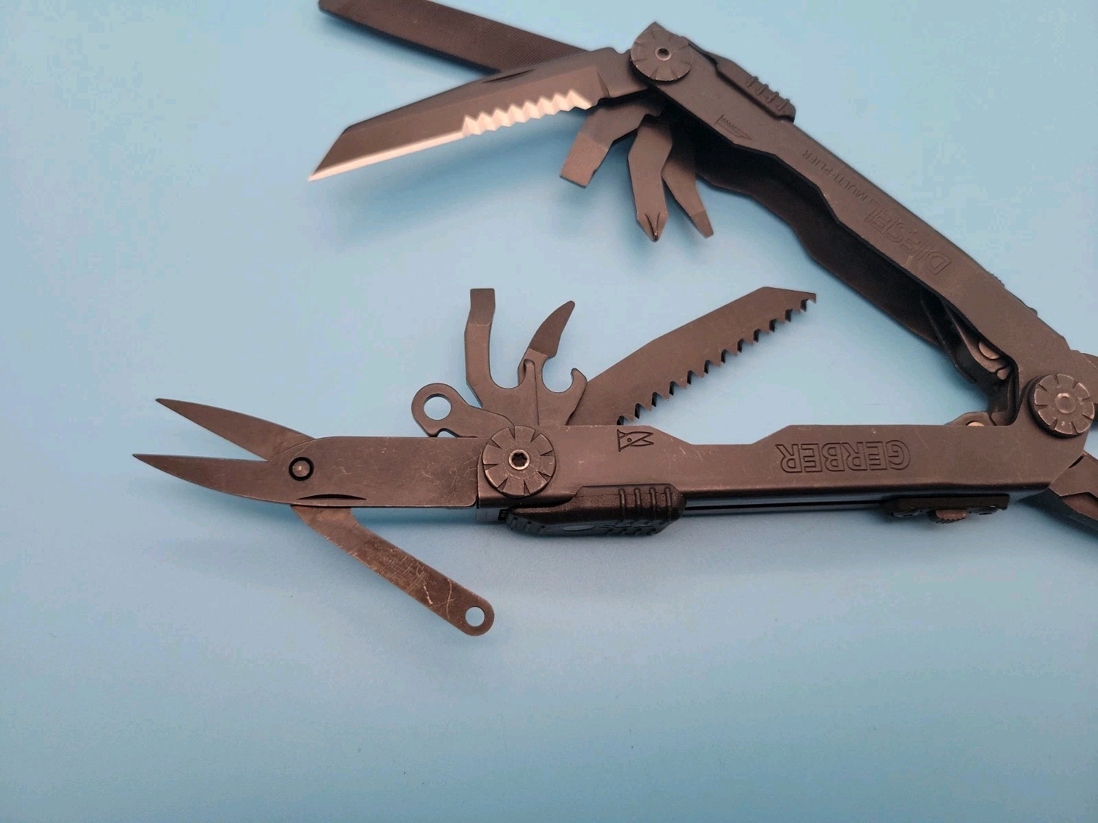 Gerber Diesel Multi-Tool – BLACK – Pliers, Knife, Scissors, Screwdrivers, Saw