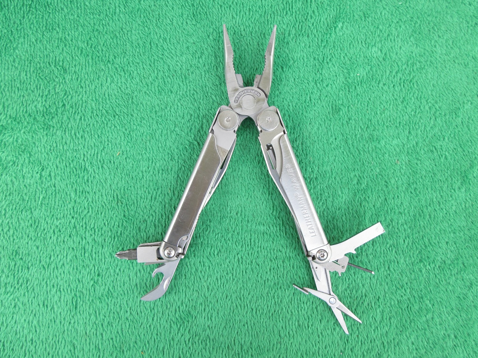 Leatherman Wave Multi Tool Folding Knife w/ Sheath #240