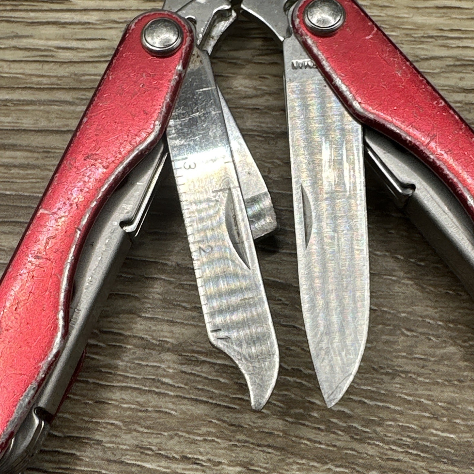 Leatherman Squirt S4 Compact Folding Multi Tool Scissors Knife Tweezers