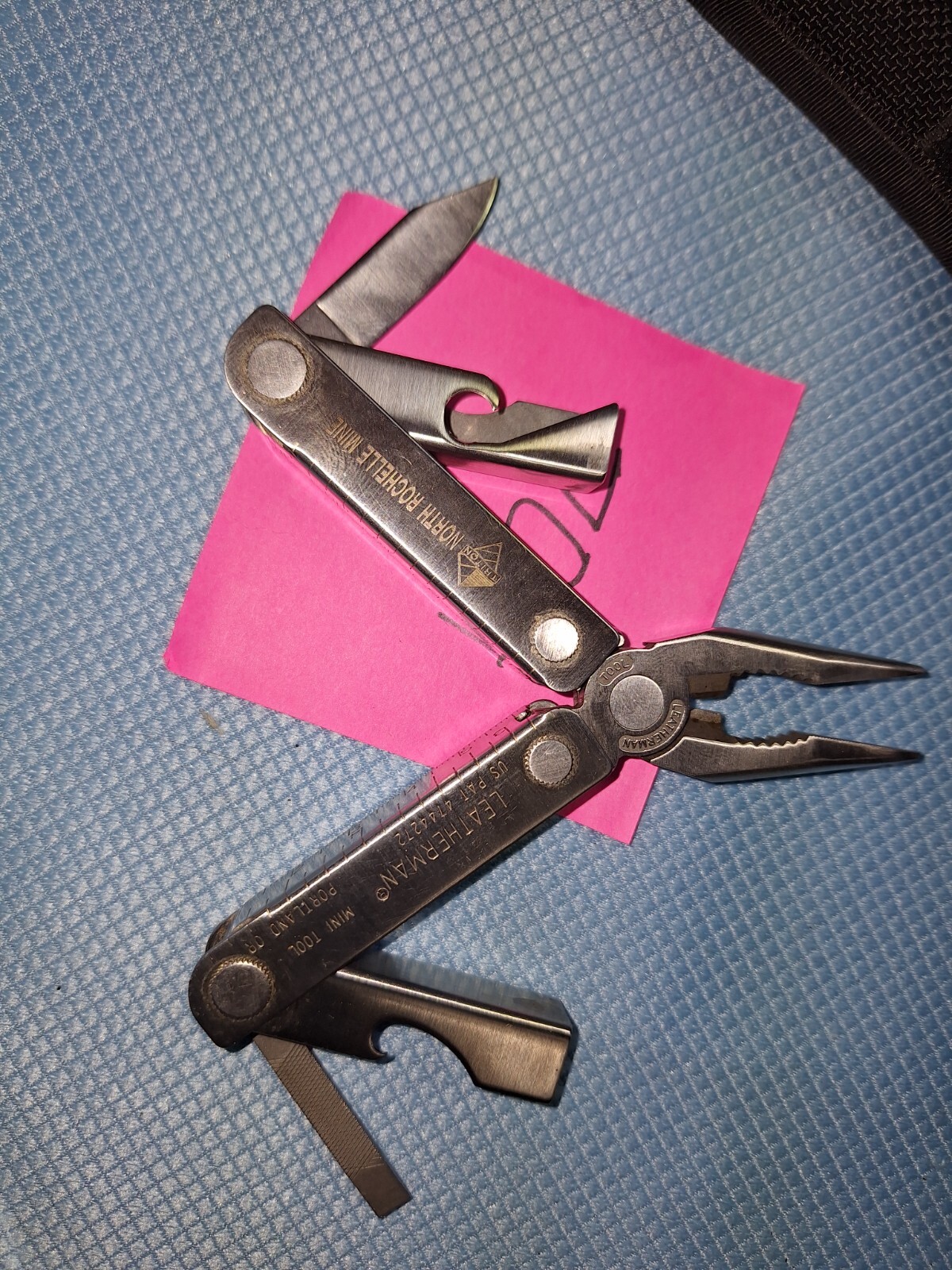 1 Leatherman Mini-Tool Vintage Rare Multi Pliers Knife LOT 704