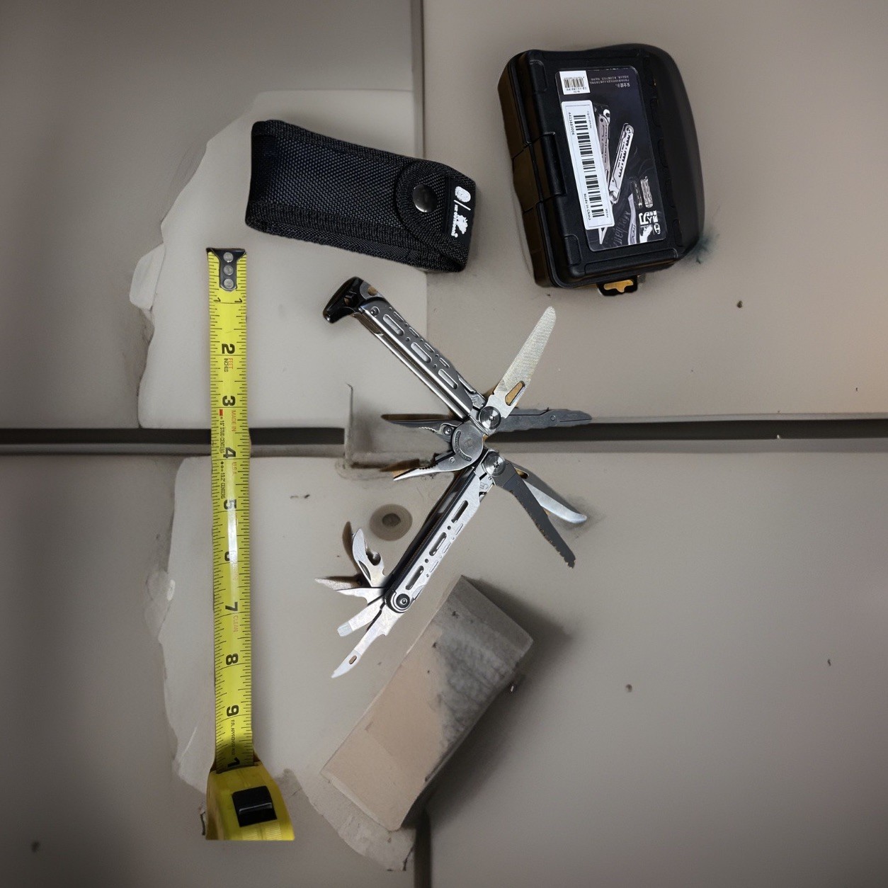 HX Outdoors 21-1 Multitool Pliers Glass Break Saw Ferro File Scissors Bit Driver