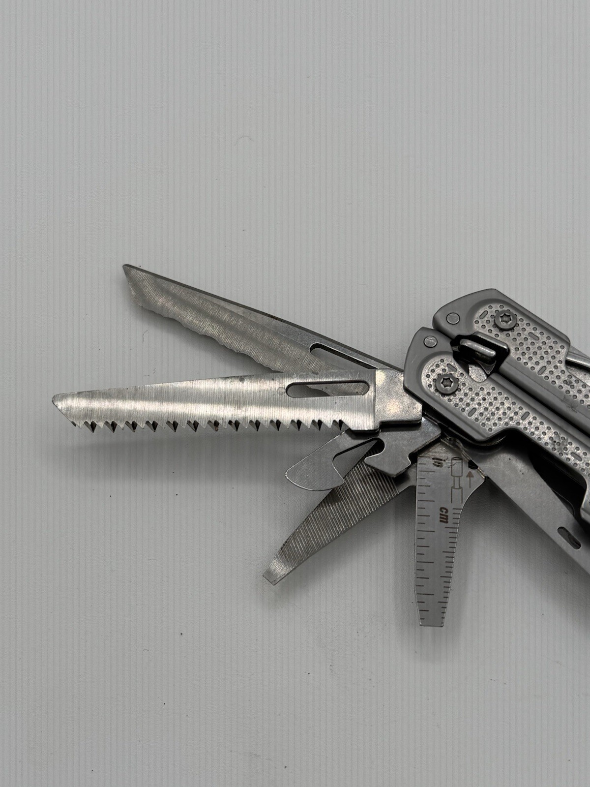 Leatherman FREE P4 Retired Multi Tool Pocket Clip Gray Sheath USA Stainless READ
