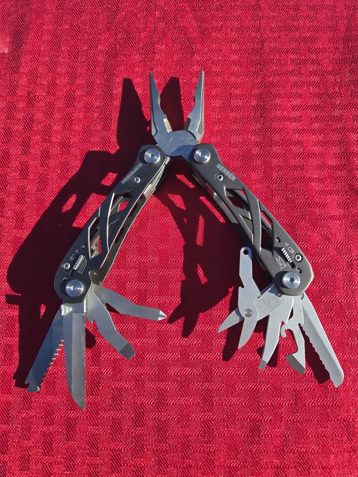 GERBER Suspension w/sheath looks and feels brand new Never Used