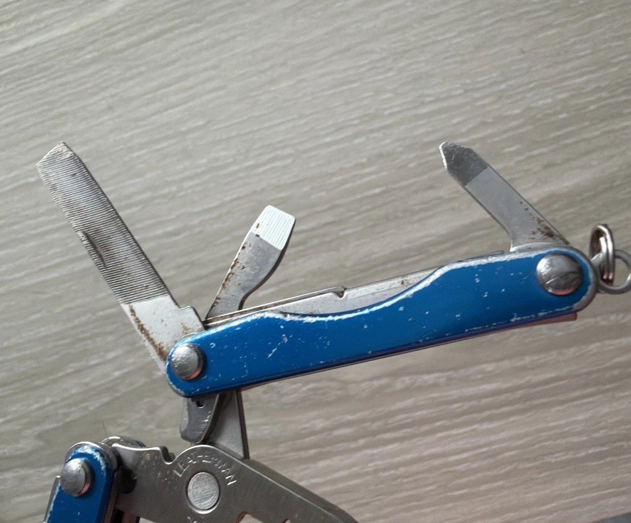 Leatherman Squirt P4 MultiTool Plier Knife File Drivers Blue Metallic
