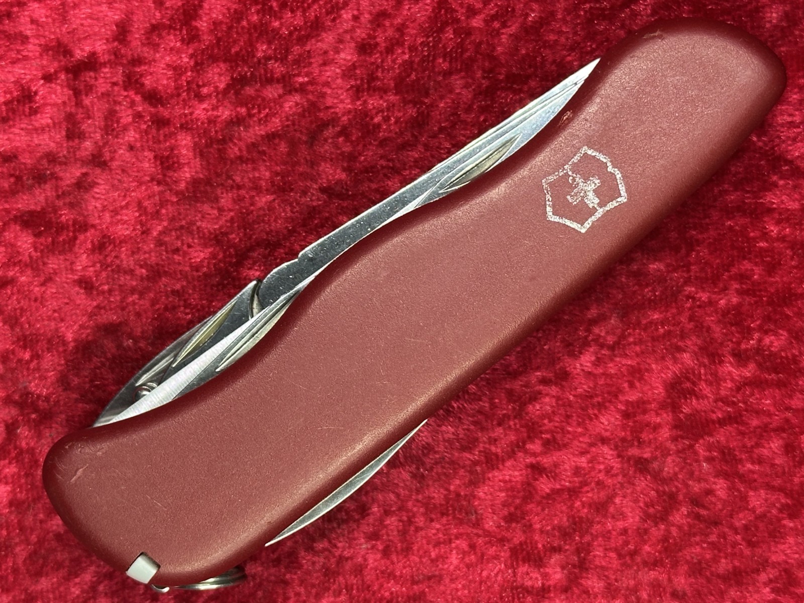 Victorinox Atlas Red Large Swiss Army Knife 111mm 11 Tool 4 Layer (671)