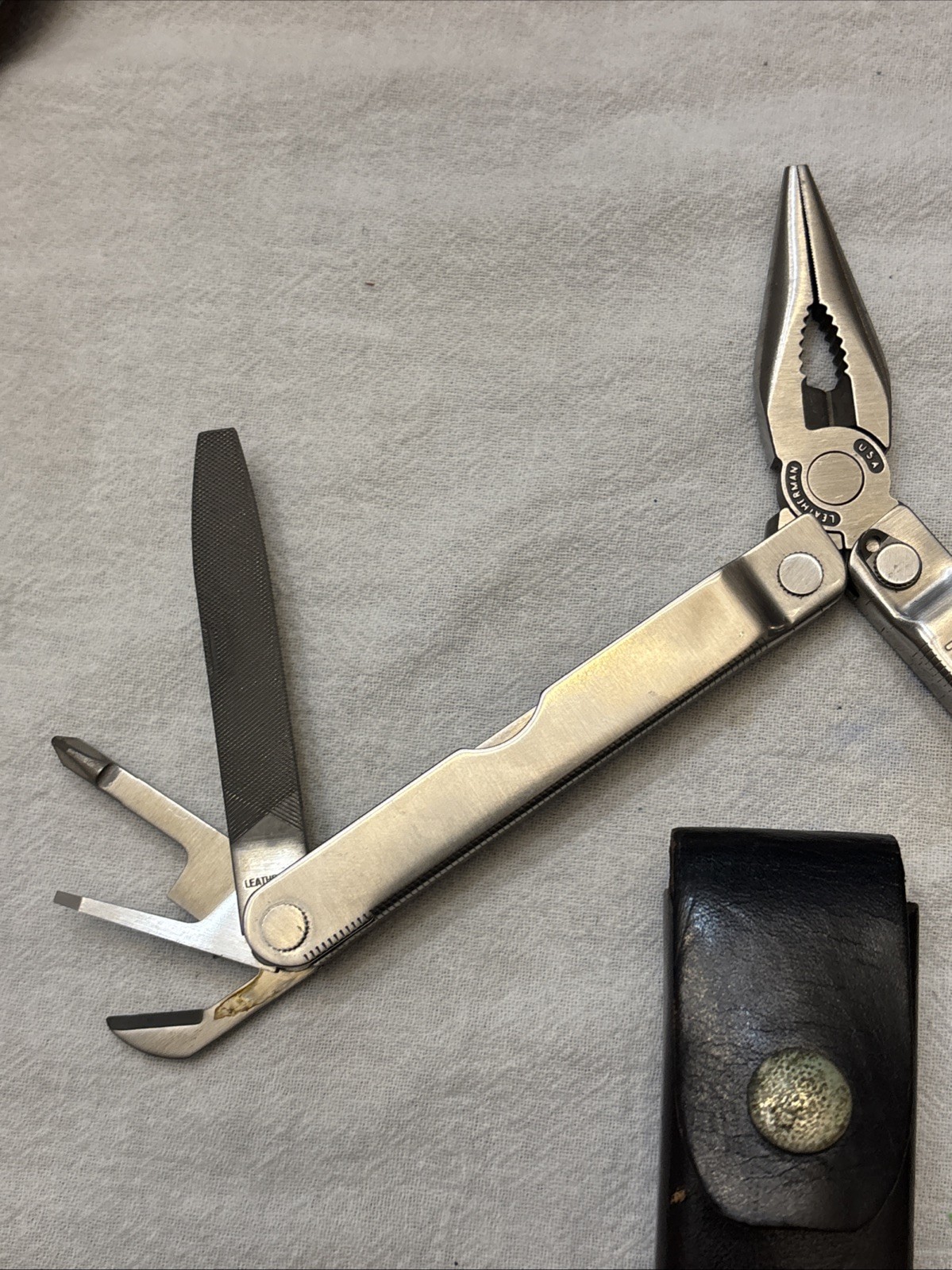 Vintage Leatherman Marlboro Multi-Tool TM 1325473 w/ Sheath Leather Case Mint