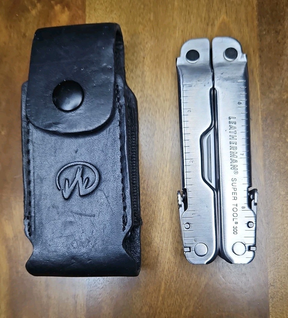 Leatherman Super Tool 300 Multitool w/Leather Sheath Excellent EDC