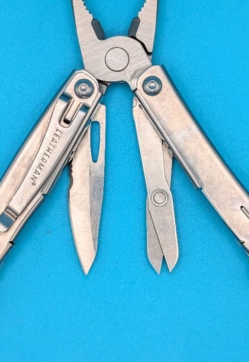 LEATHERMAN WINGMAN MULTI-TOOL! WITH SHEATH! FREE SHIPPING!