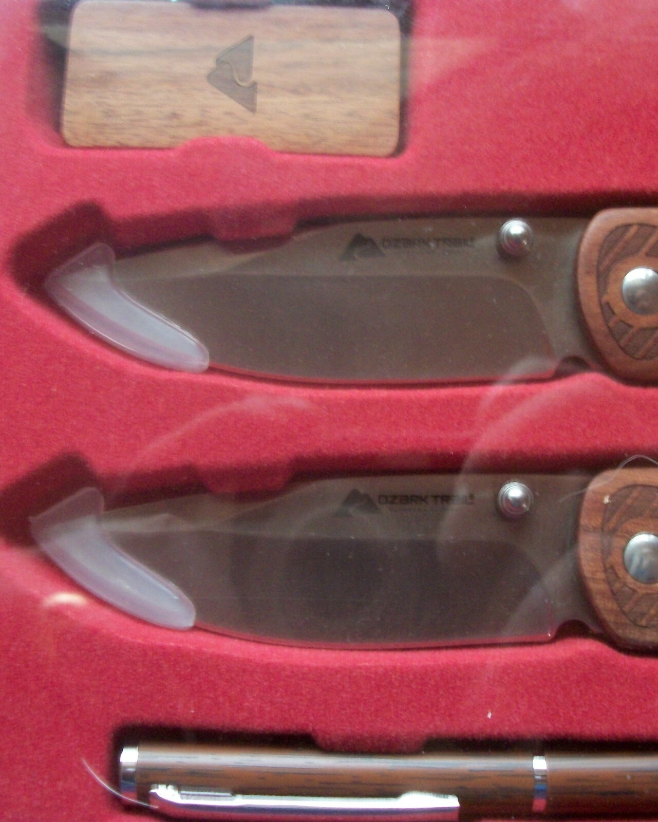 POCKET KNIFE / MONEY CLIP / OZARK TRAIL / 4 PIECE COMBO SET / COLLECTORS TIN BOX