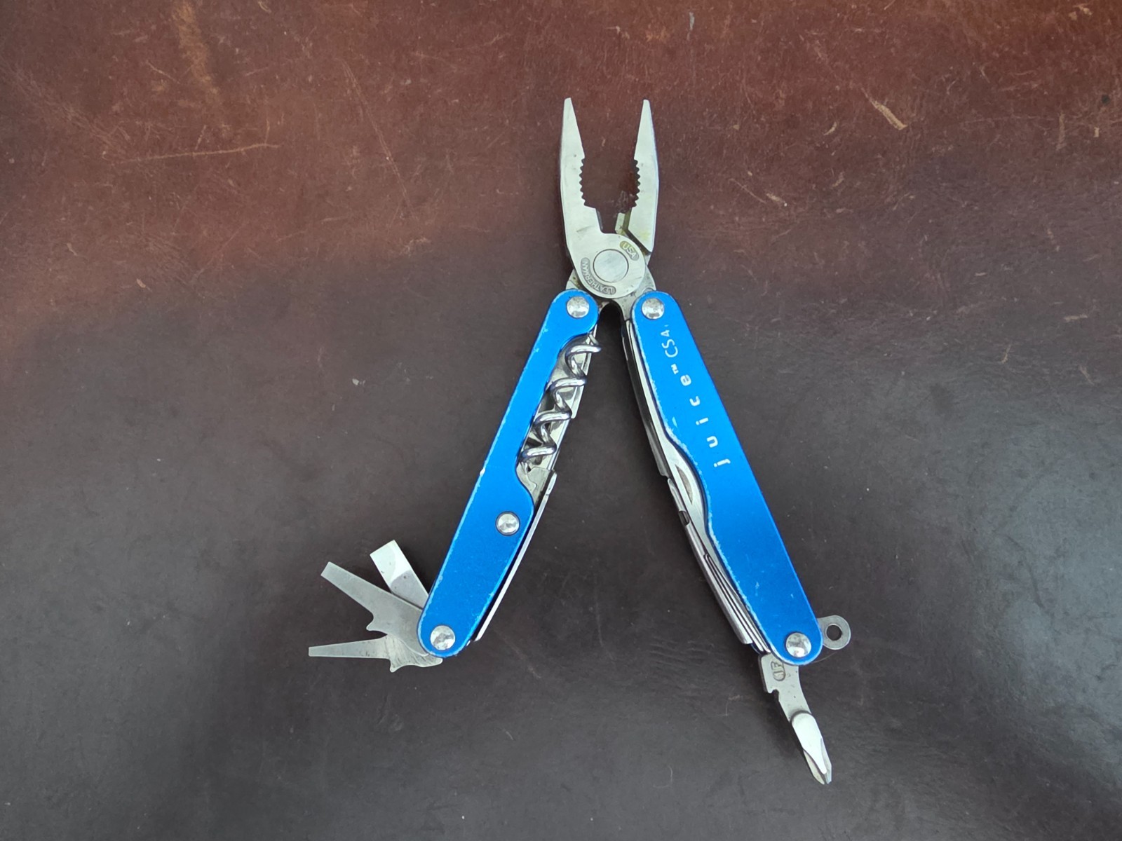 Leatherman Juice CS4 Blue Retired good Condition! 068T