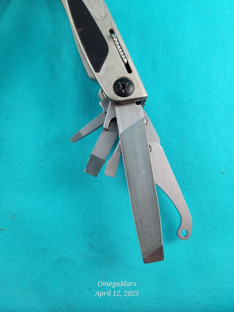 Gerber Multi-Plier 800 Legend #L6 w/Sheath looks/feels new