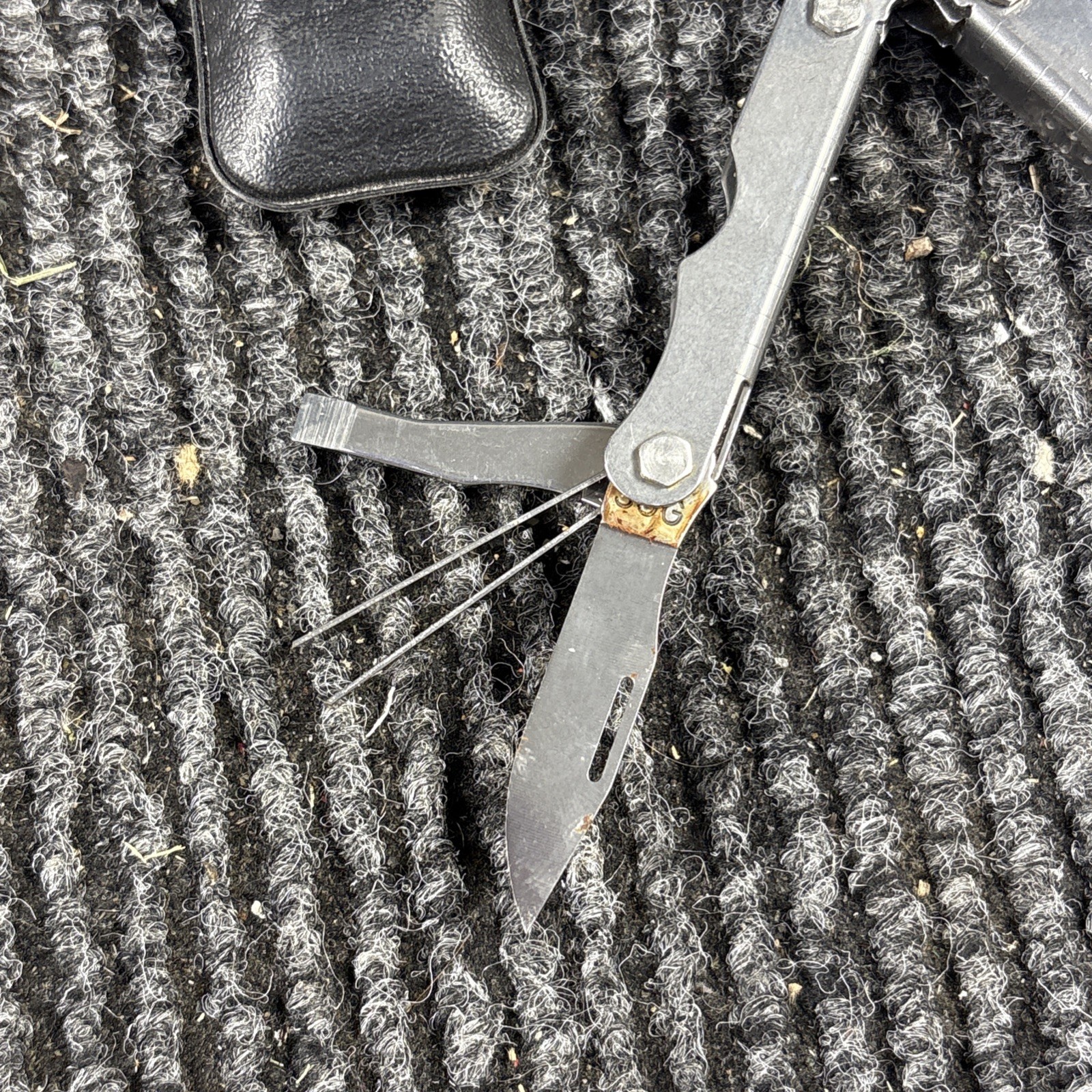 SOG Crosscut Multitool Knife! WITH SHEATH! (403)