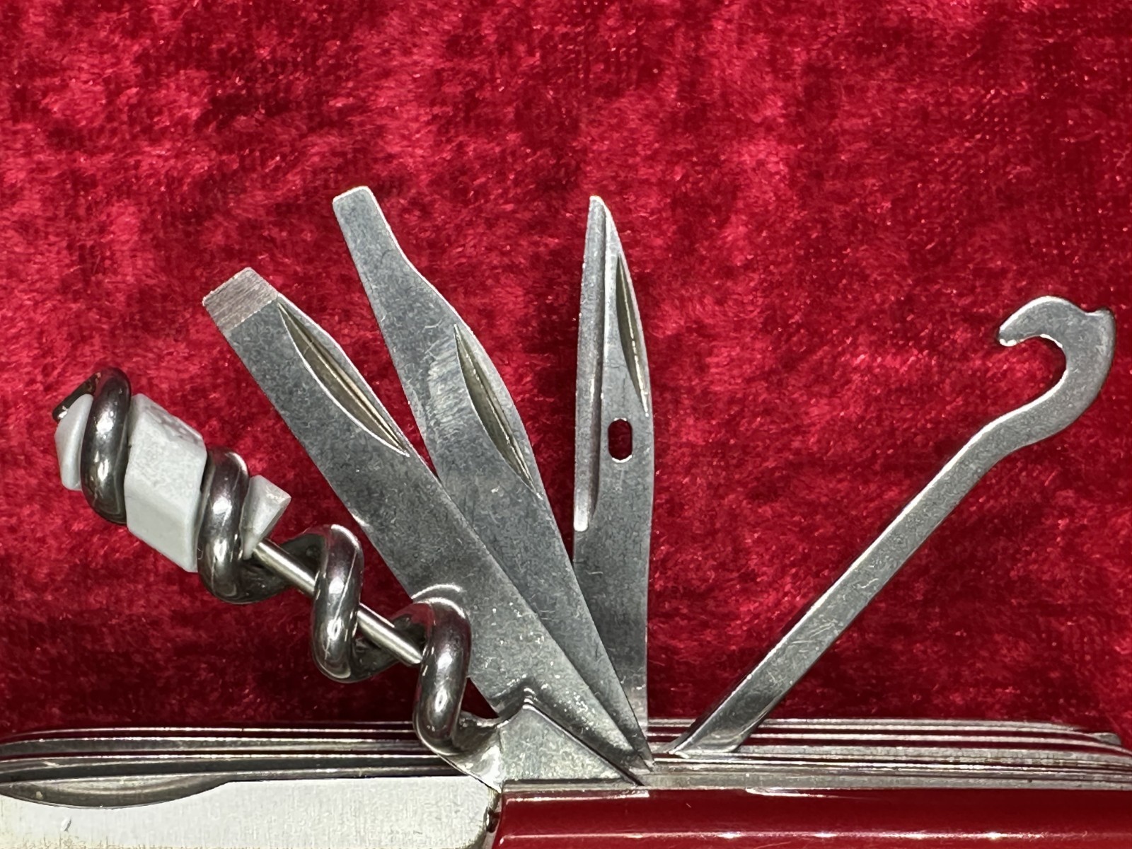 Victorinox SwissChamp Red Swiss Army Knife 91mm 33 Function 22 Tool 8 Layer(683)