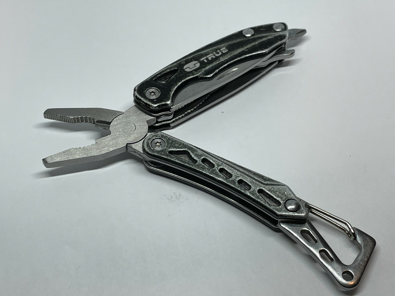 True Utility Seven Multi-Tool 7 in 1 Compact Pocket Knife Quick Release Clip
