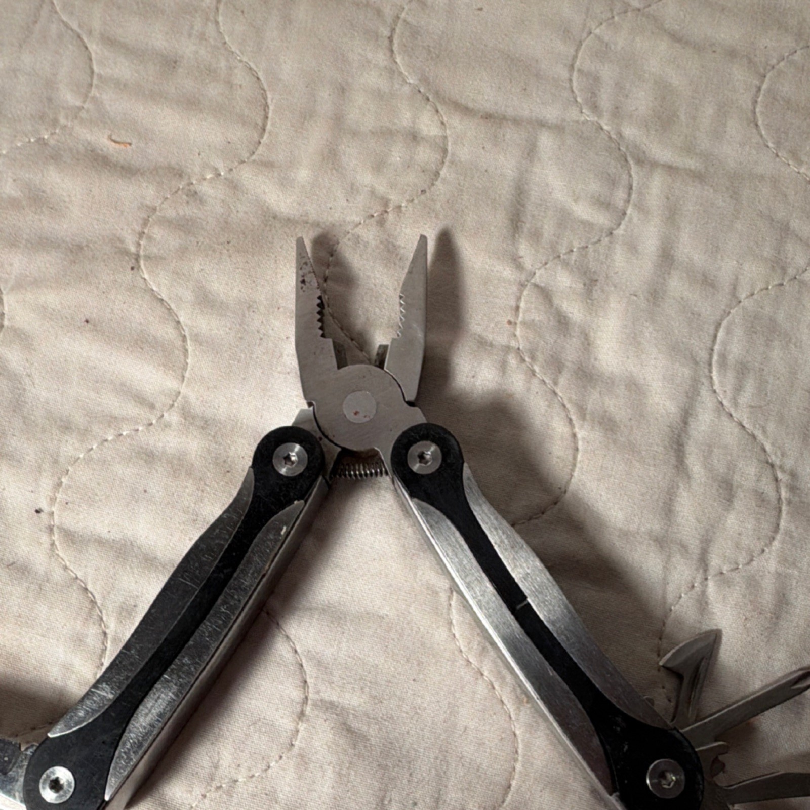 Silver Black Stainless Steel Multi-Tool, 8 Functions, 4″ Closed, Pliers, Knife