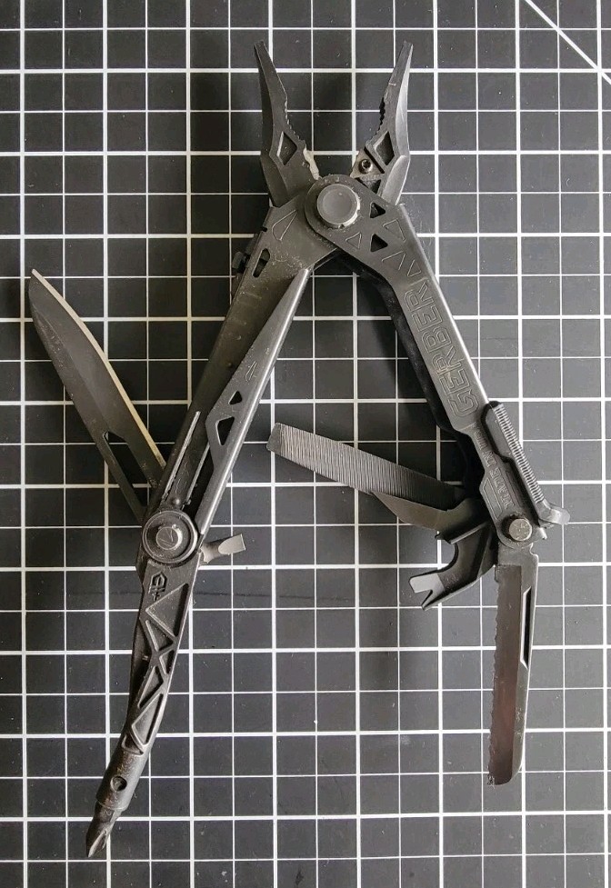 Gerber (3x) Center-Drive Black Multi-Tools (1x missing Phillips head driver)
