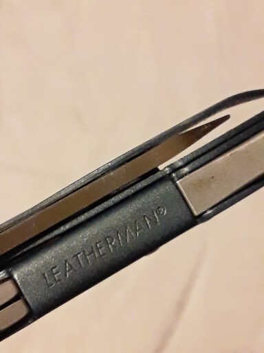 LEATHERMAN Skeletool Multi Tool – Combo Edge Blade Knife Pliers Carabiner