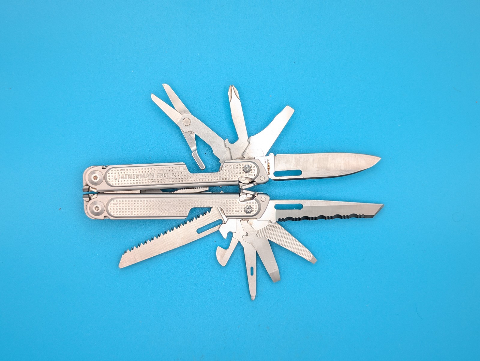 Leatherman Free P4 Multi-Tool! With Sheath! RETIRED!