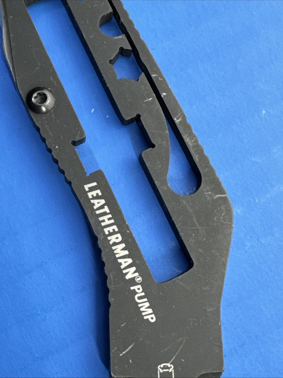 LEATHERMAN Pump Multi-Tool Black – tool only, no bits