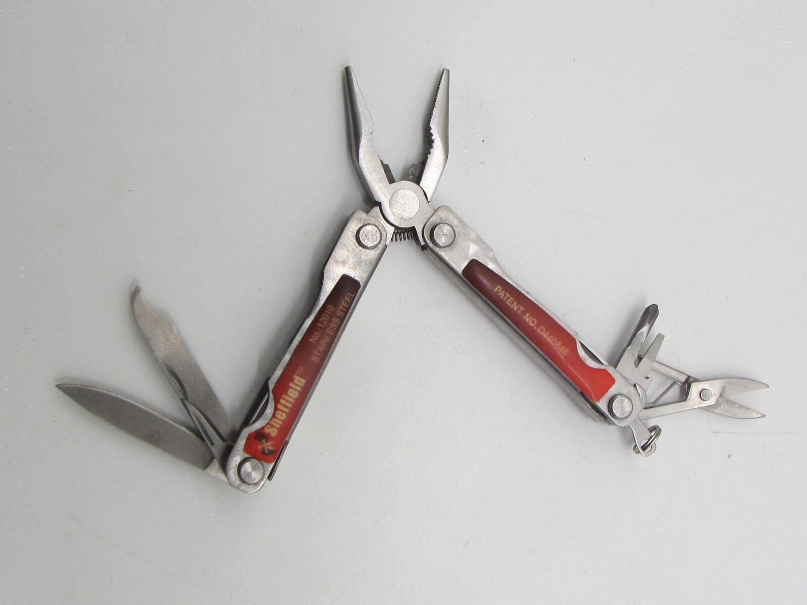 Sheffield 3 Knives, 2 Pliers (26 Multi Tool Sets) & Flashlight Wood Boxed
